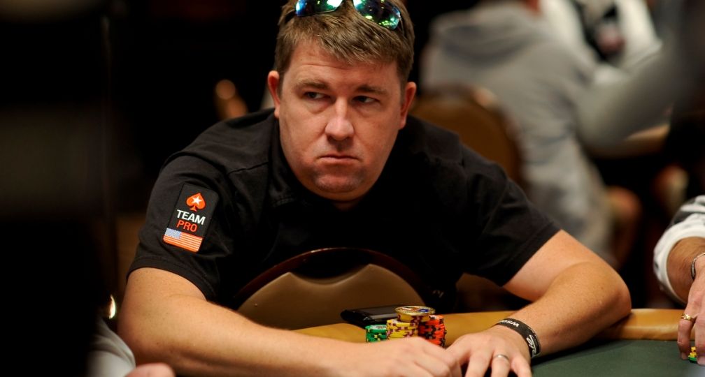 Легенда покера подает в суд на PayPal